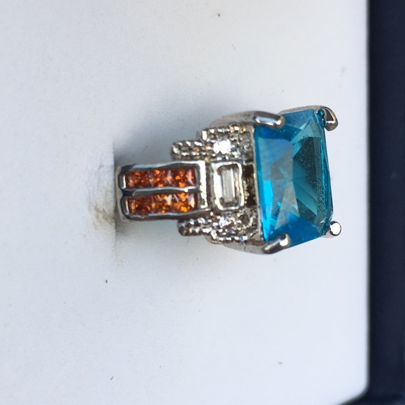 WOMENS RING - Picture 2 of 3